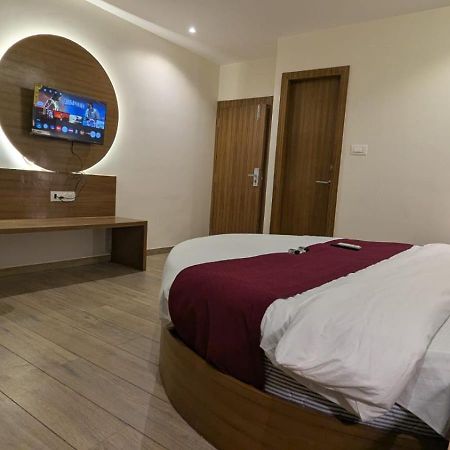 Hotel Silver Park Мумбай Екстериор снимка