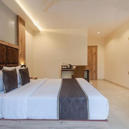 Hotel Silver Park Мумбай Екстериор снимка