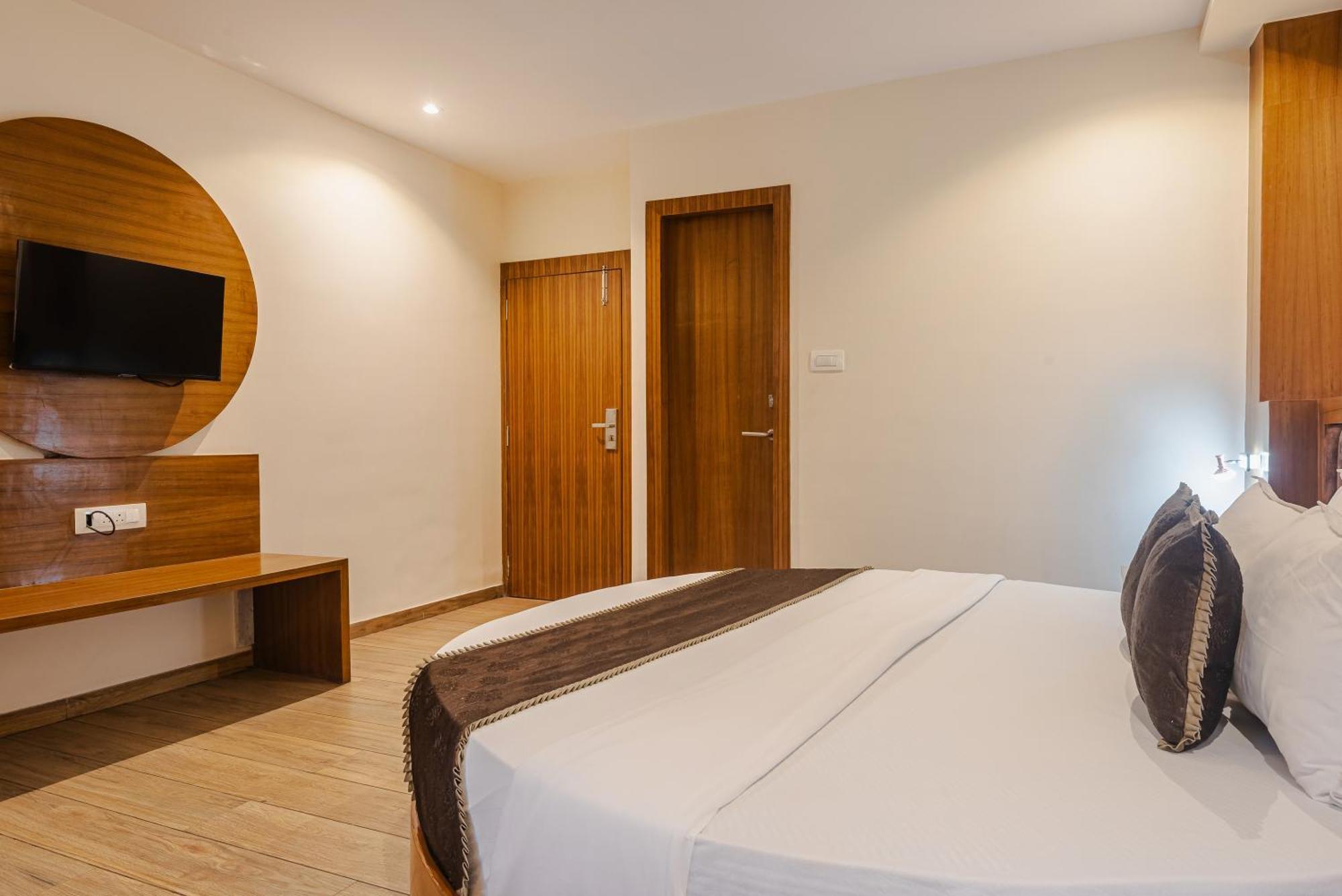 Hotel Silver Park Мумбай Екстериор снимка