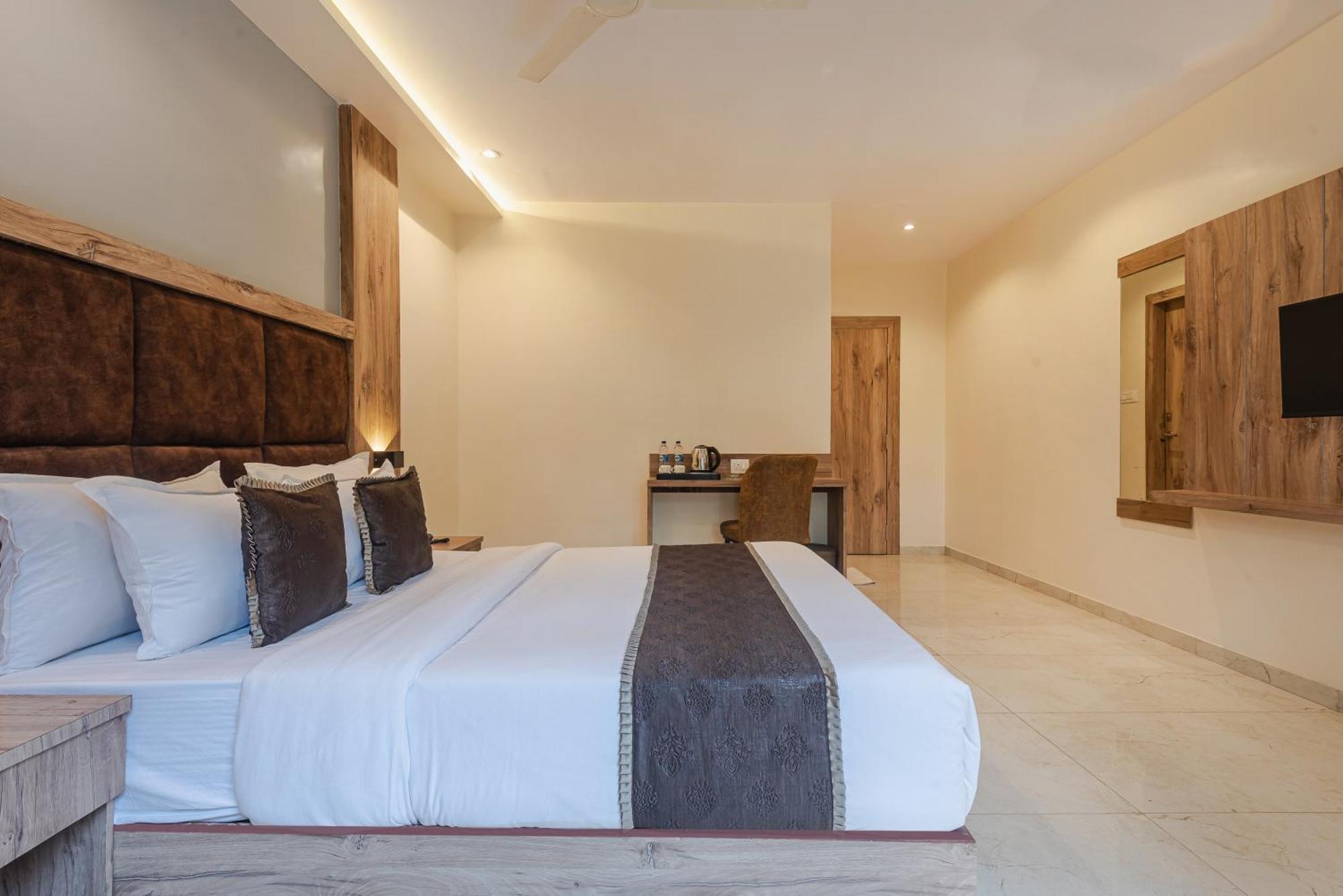 Hotel Silver Park Мумбай Екстериор снимка