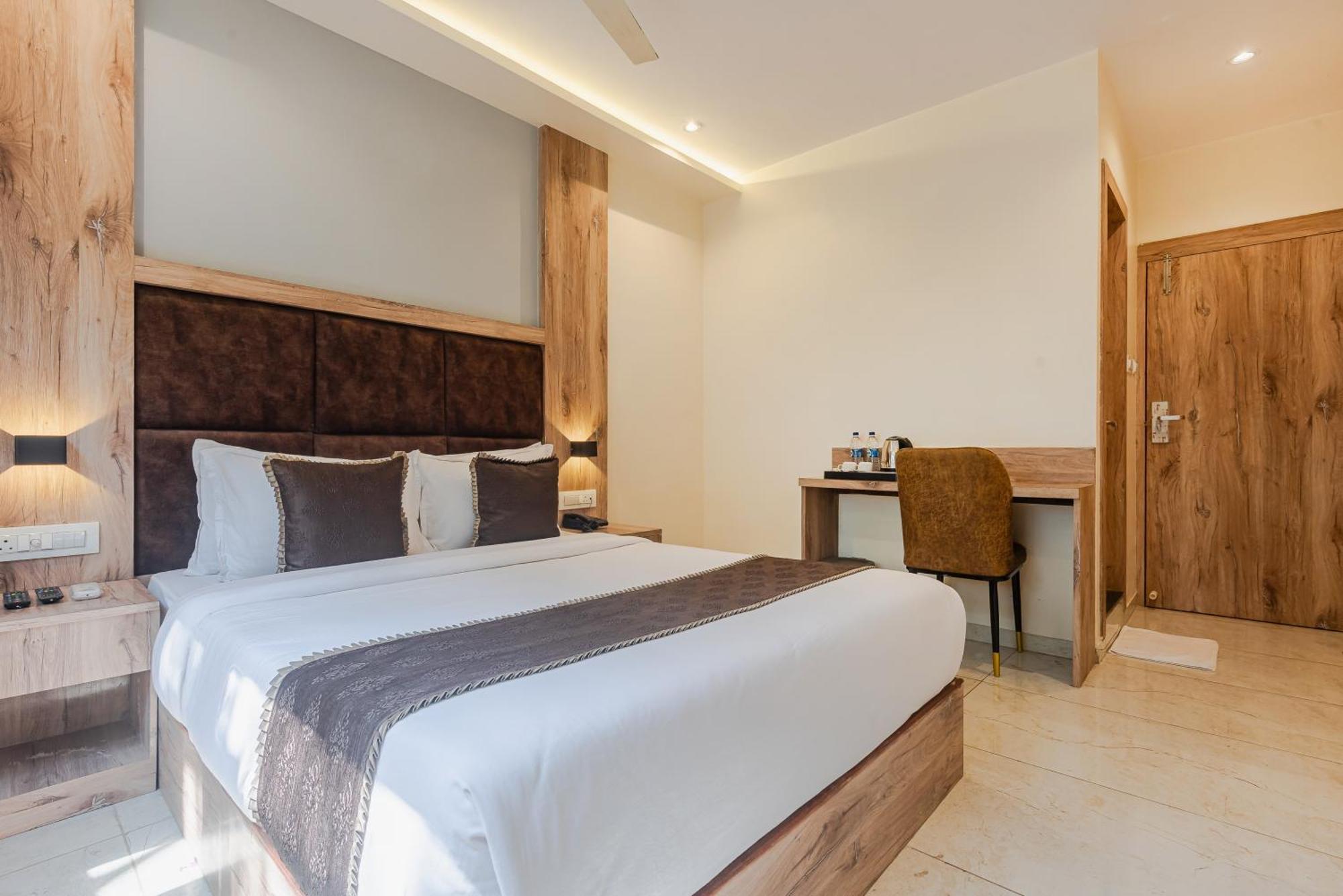 Hotel Silver Park Мумбай Екстериор снимка