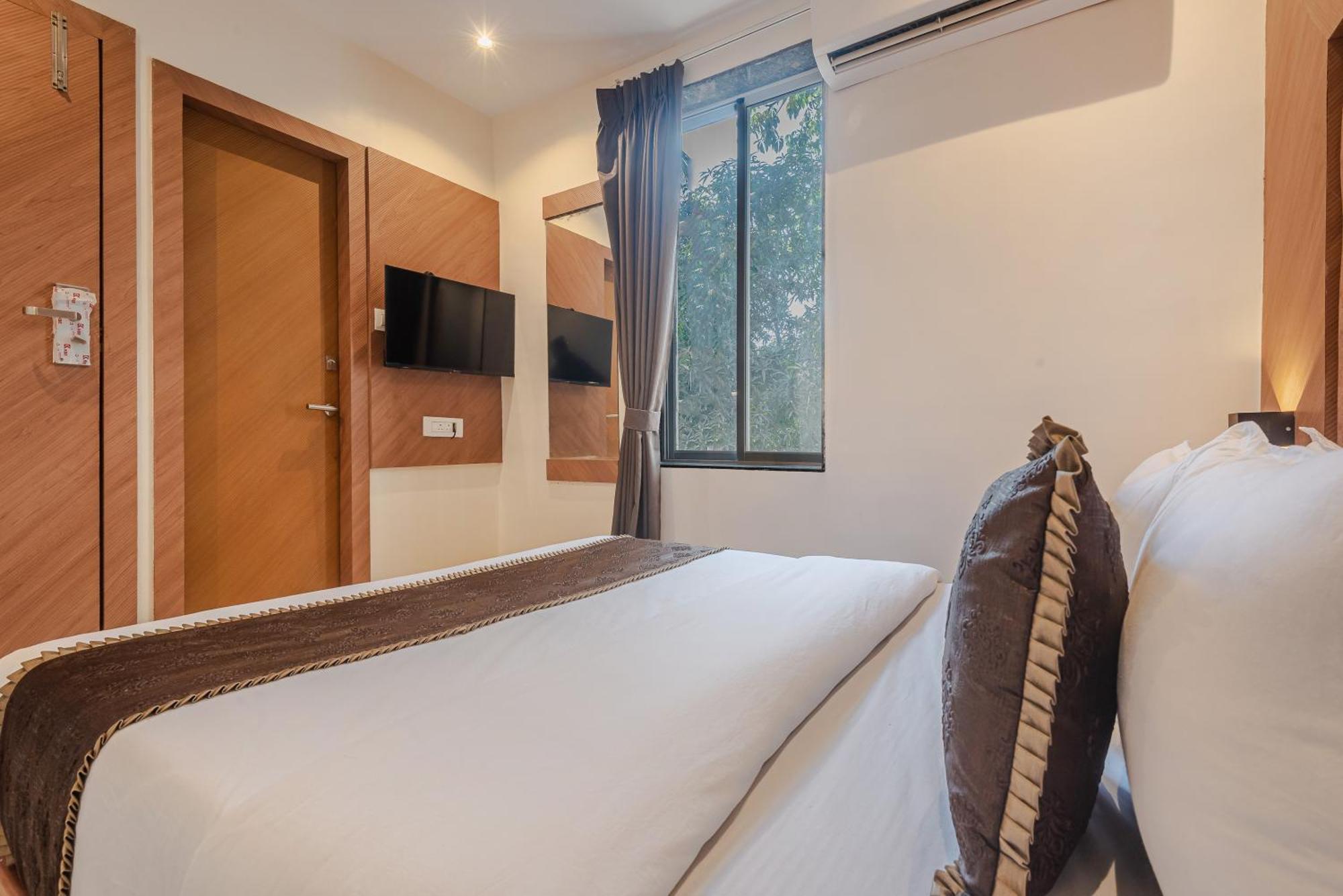 Hotel Silver Park Мумбай Екстериор снимка