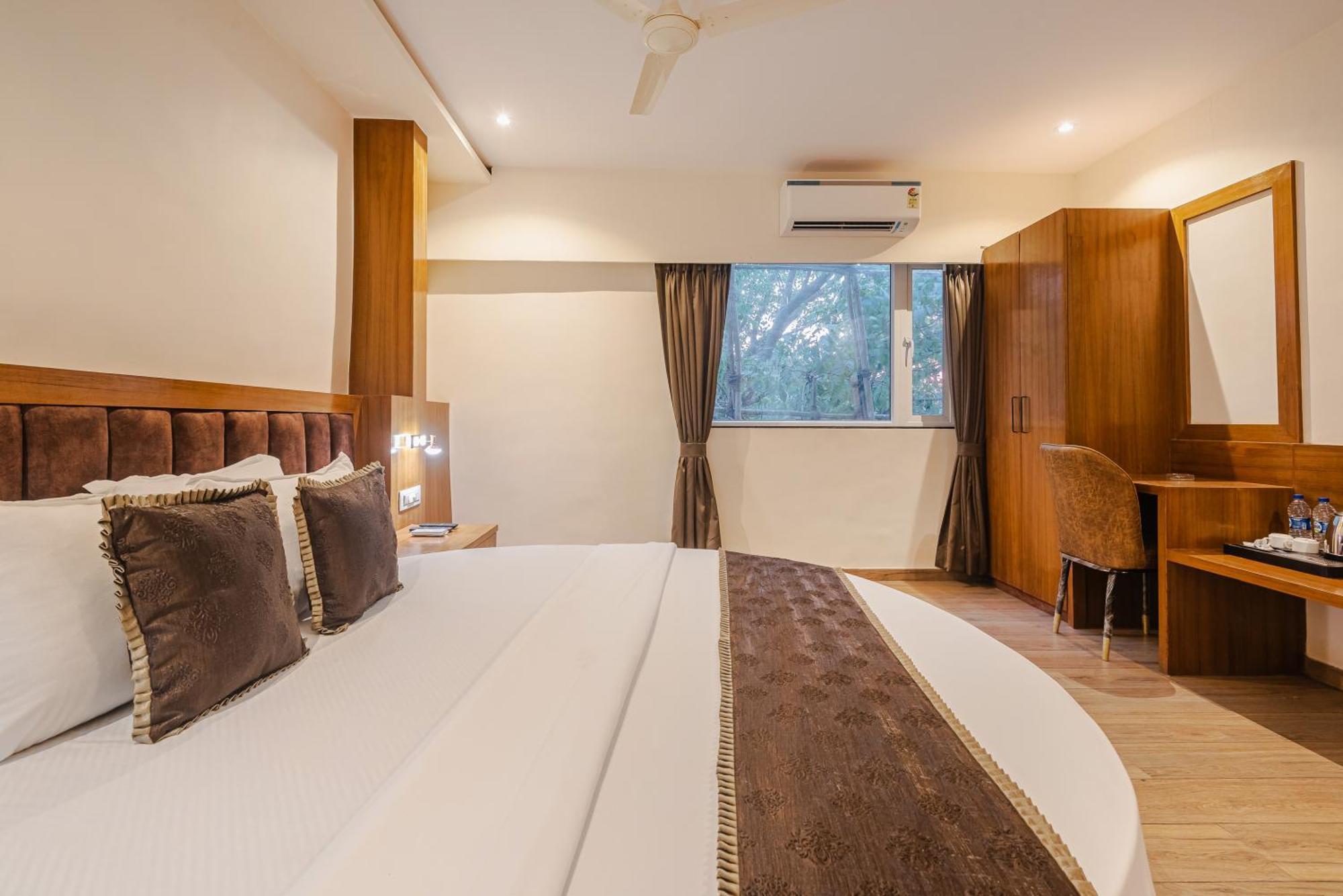 Hotel Silver Park Мумбай Екстериор снимка