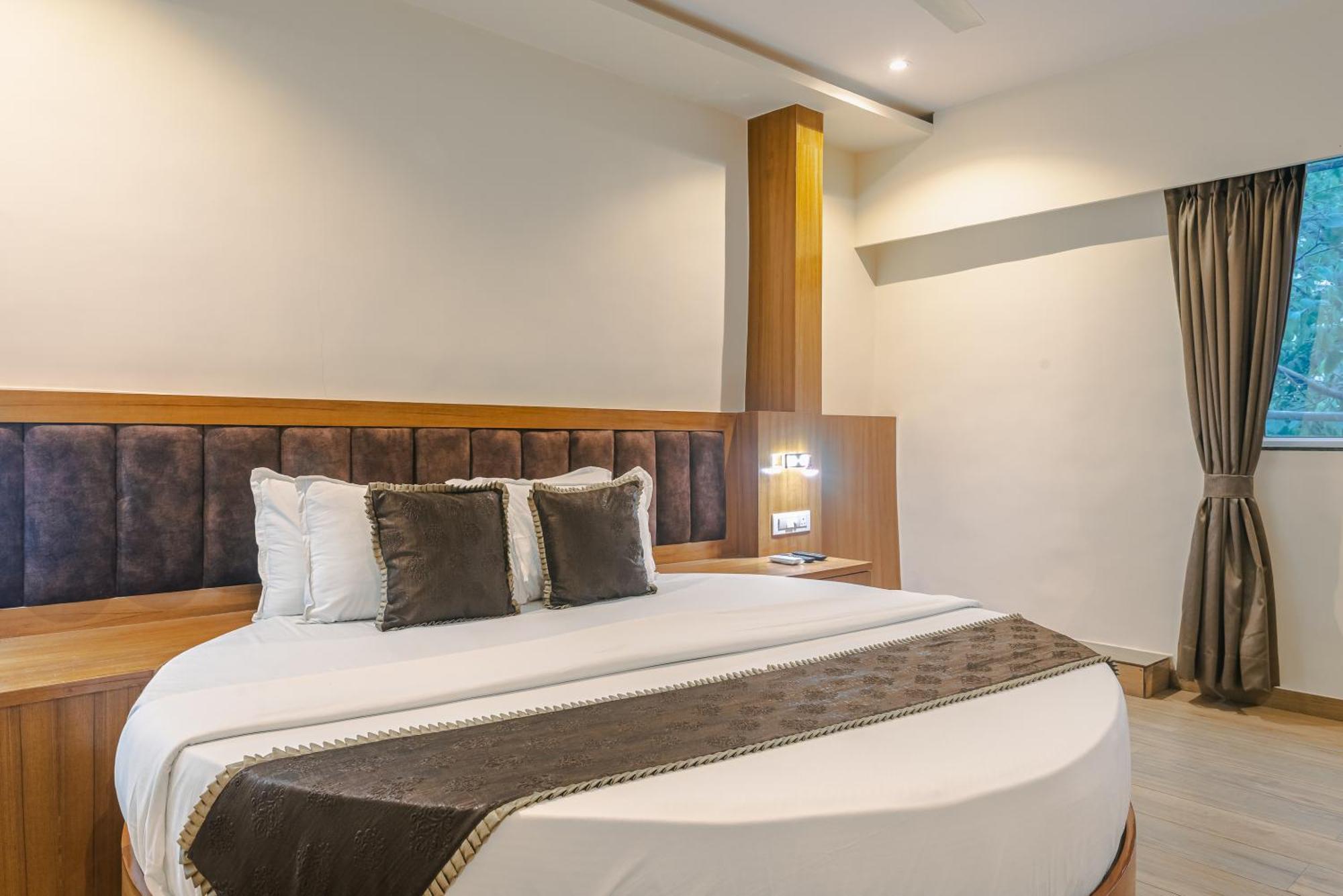 Hotel Silver Park Мумбай Екстериор снимка