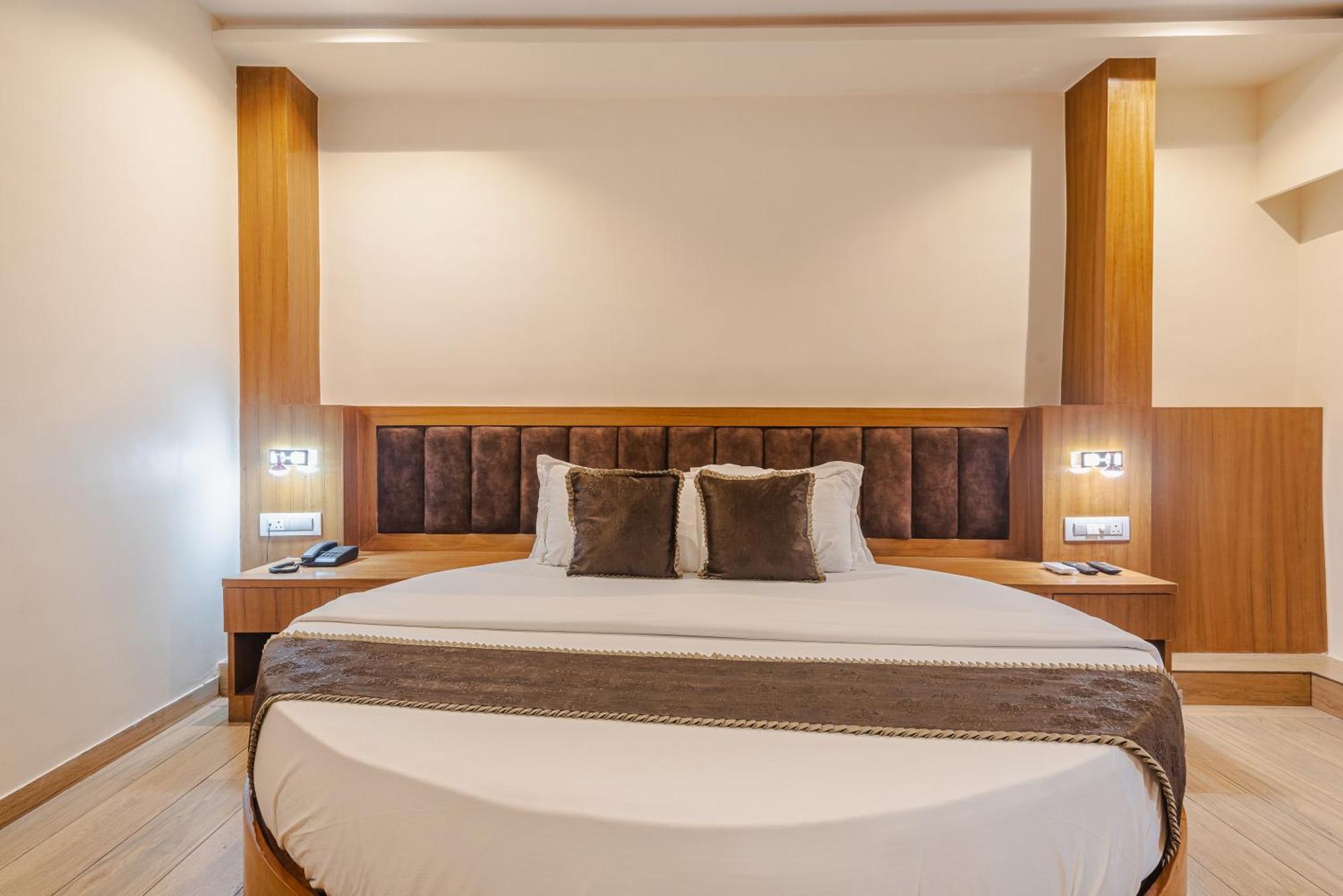Hotel Silver Park Мумбай Екстериор снимка