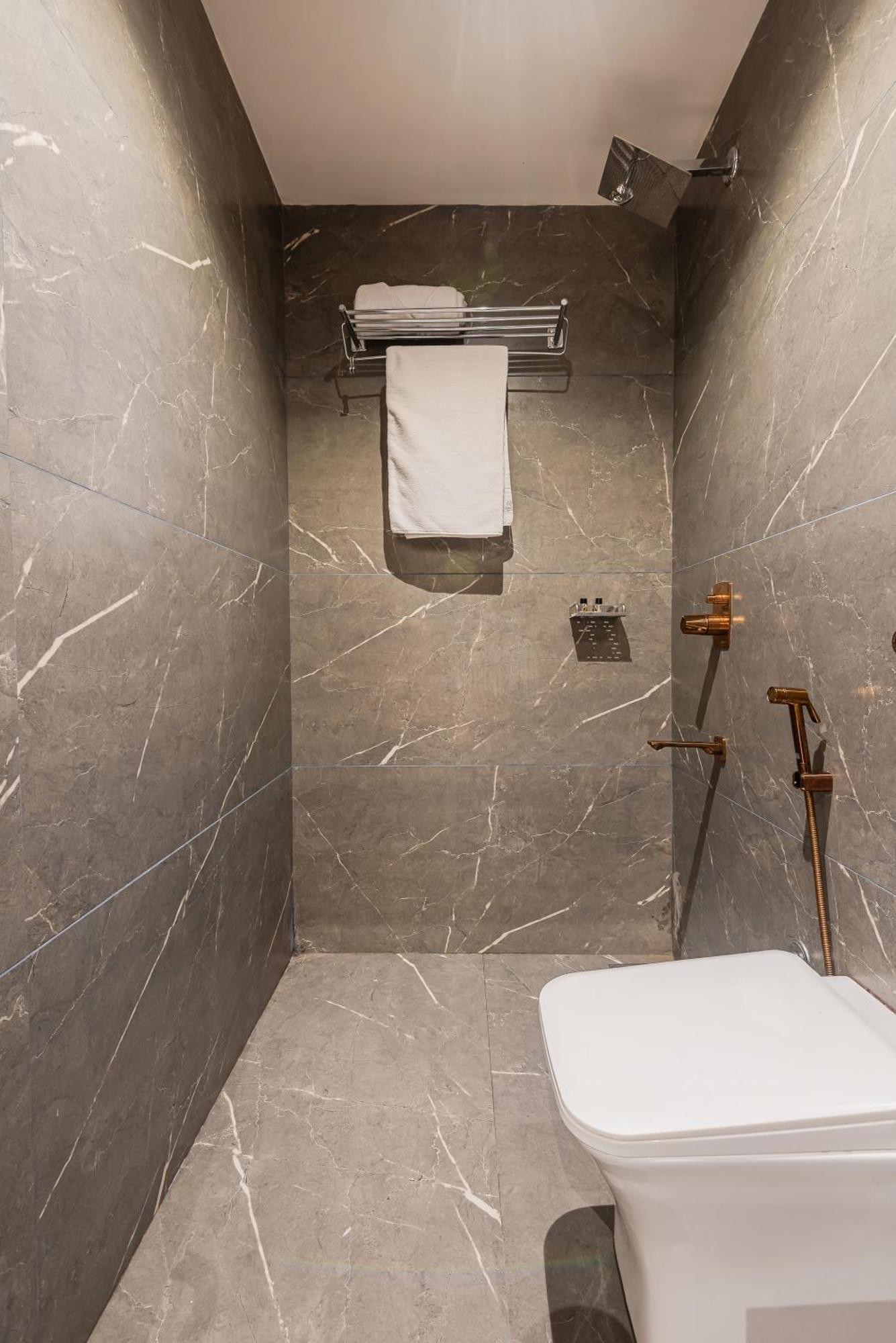 Hotel Silver Park Мумбай Екстериор снимка