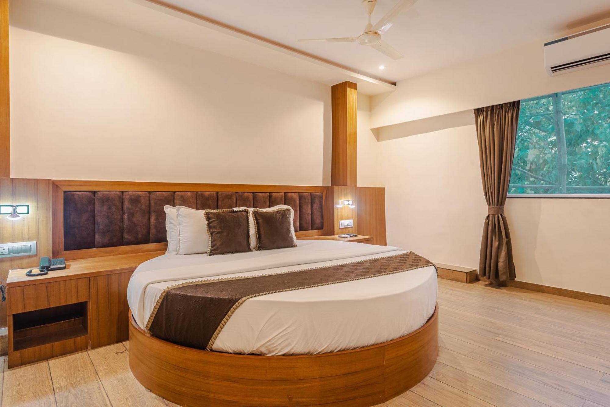 Hotel Silver Park Мумбай Екстериор снимка