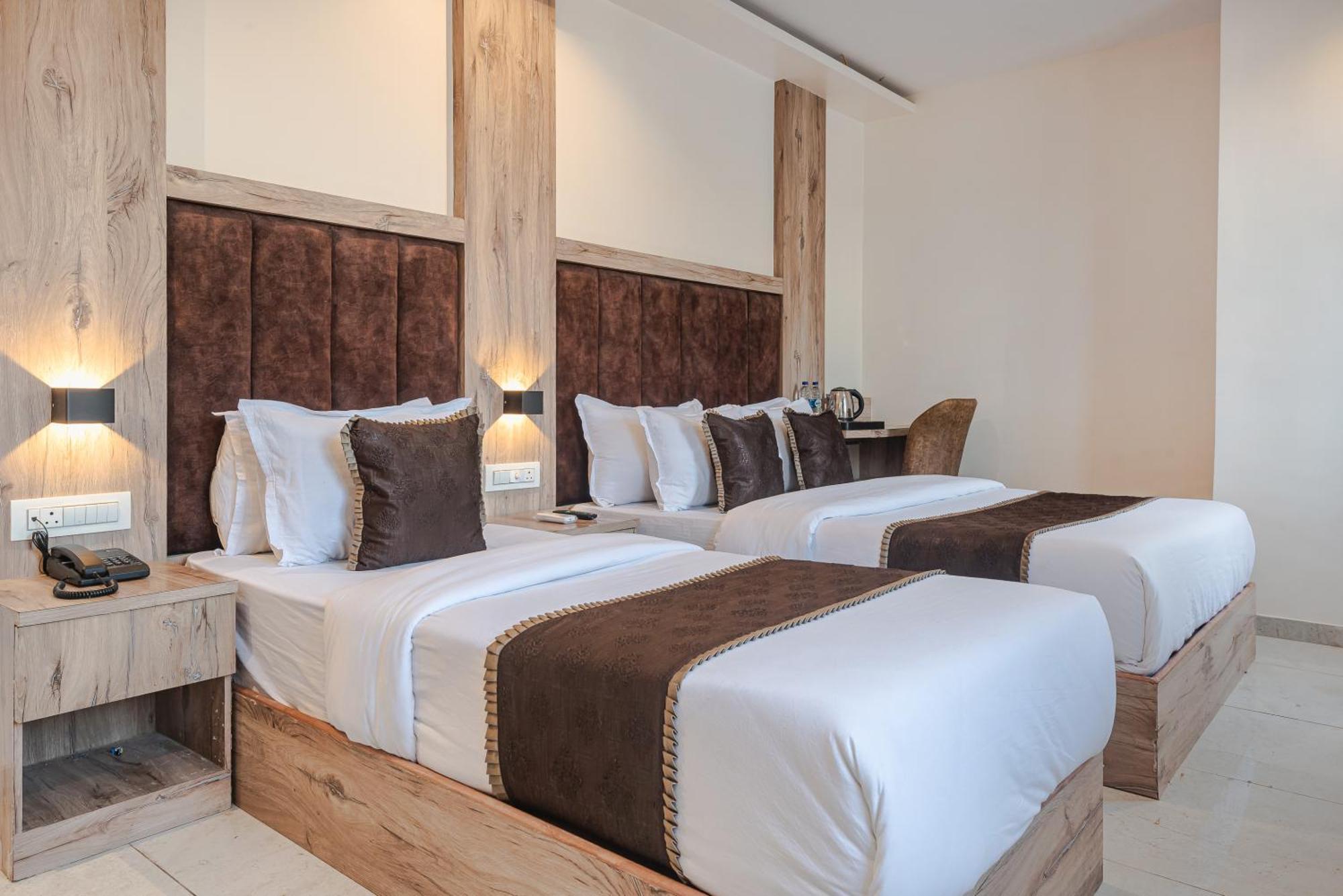 Hotel Silver Park Мумбай Екстериор снимка