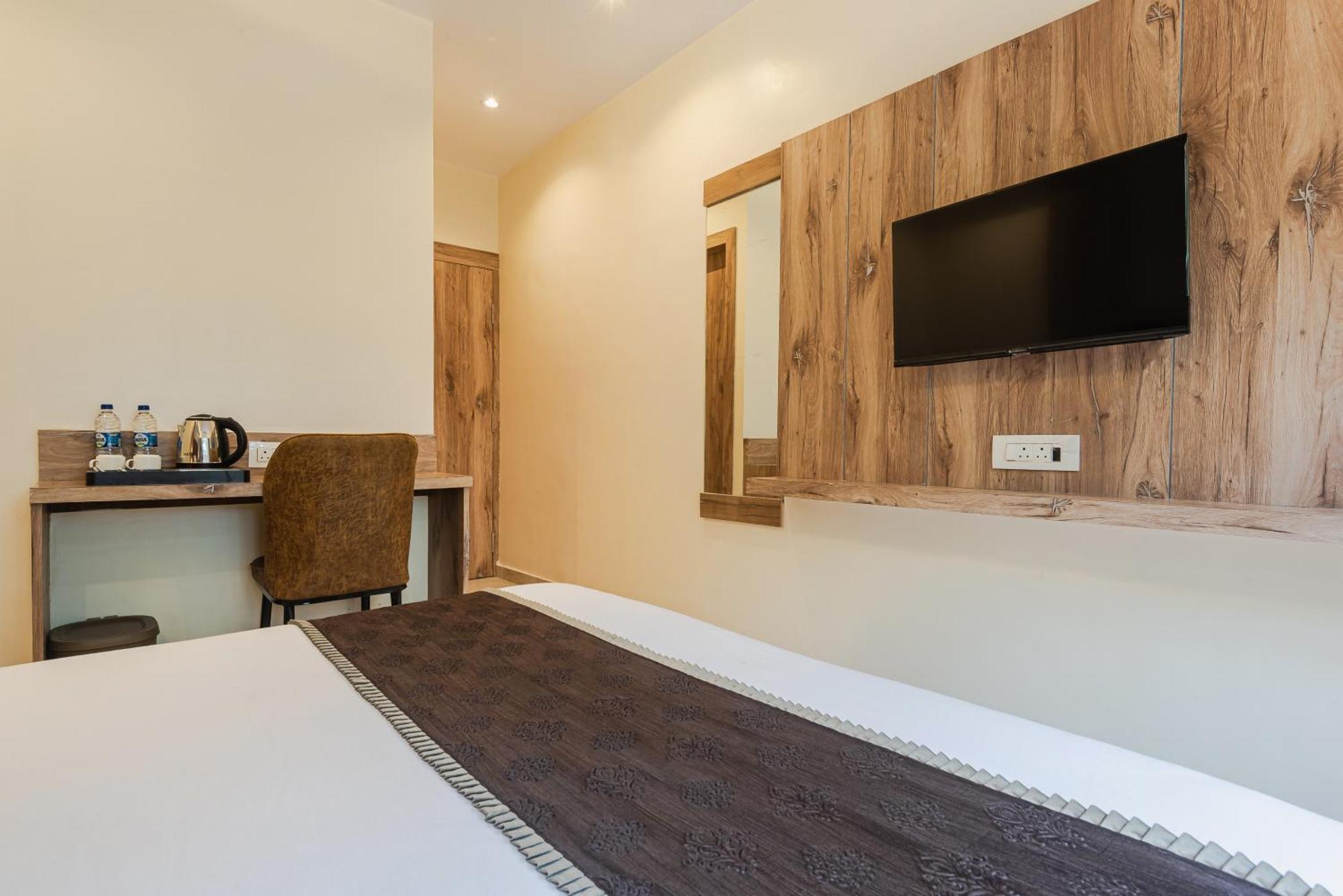 Hotel Silver Park Мумбай Екстериор снимка