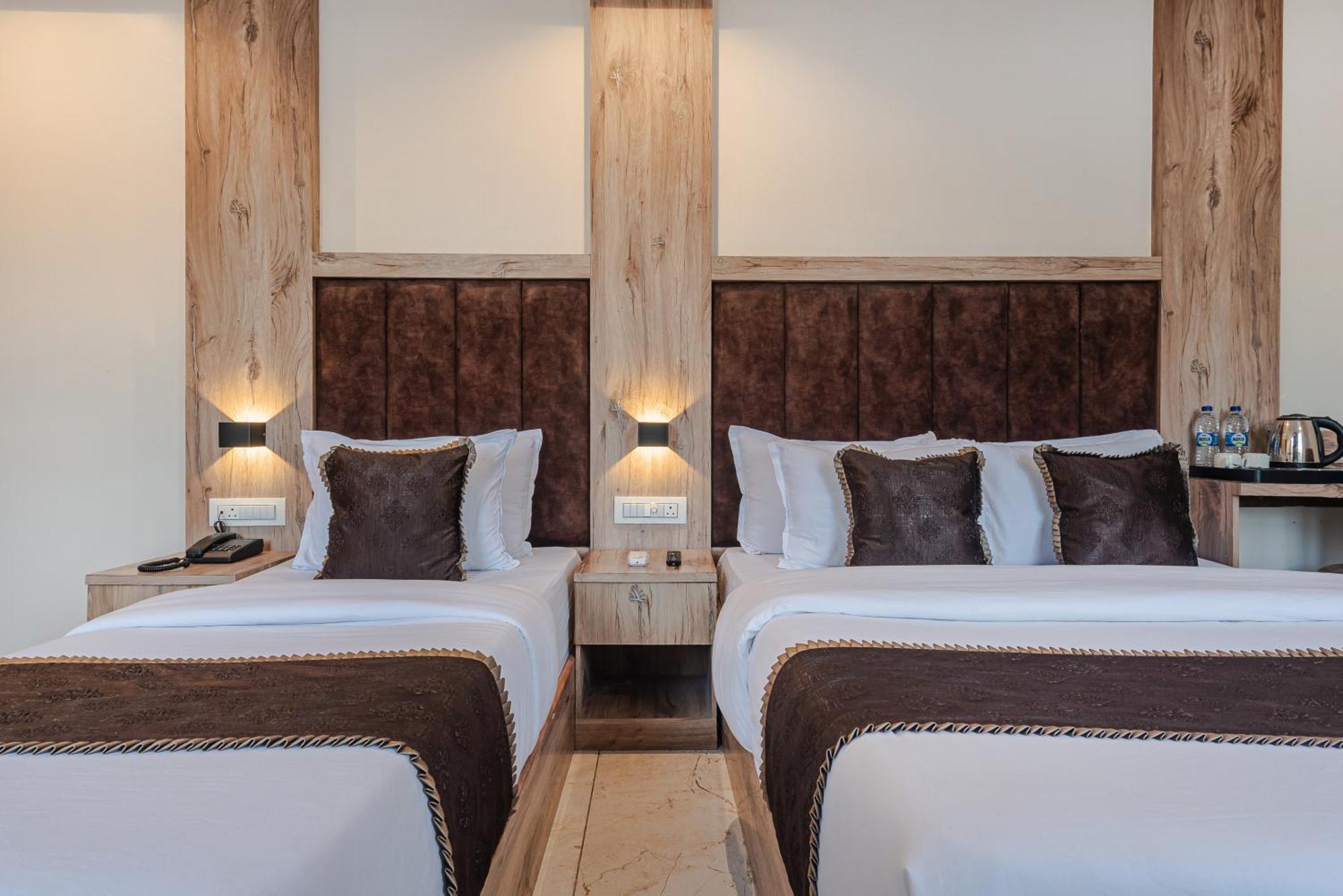 Hotel Silver Park Мумбай Екстериор снимка